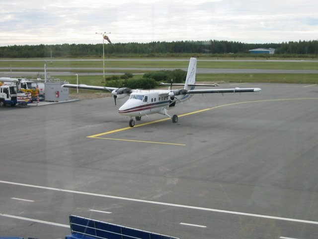 DHC-6-300 Twin Otter OH-SLK EFPO 2002-09-20