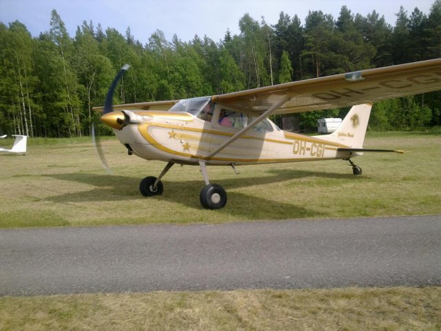 Reims Cessna F172H Skyhawk OH-CGI EFHN 2017-06-10