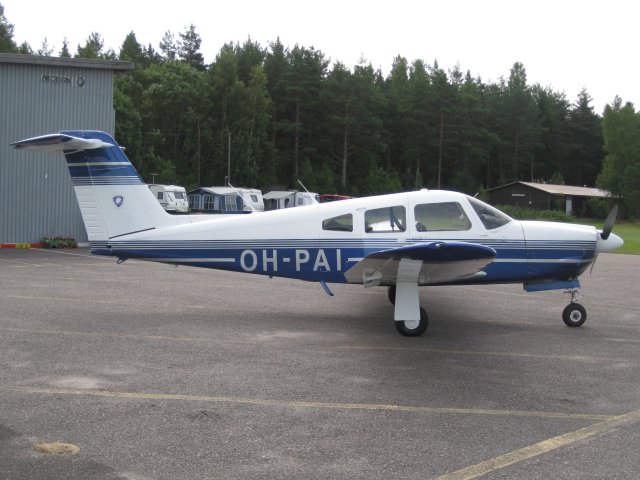 Piper PA-28RT-201 Arrow IV OH-PAI EFHN 2009-08-14