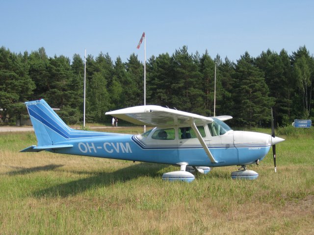 Cessna 172M Skyhawk OH-CVM EFHN 2010-07-11