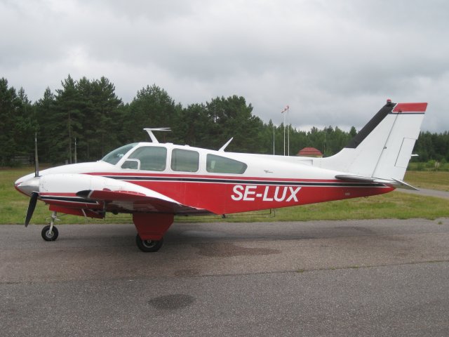 Beechcraft 95-B55 Baron SE-LUX EFHN 2008-07-22