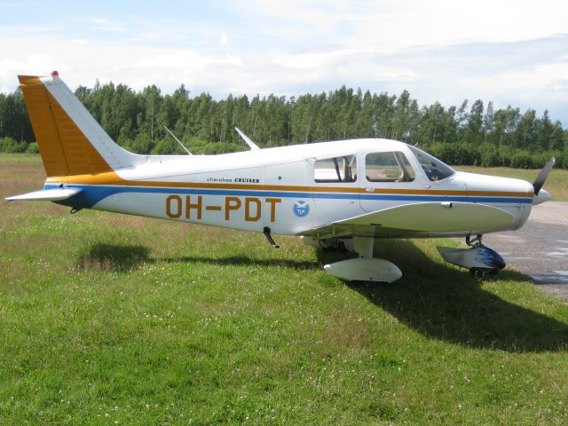 Piper PA-28-140 Cherokee OH-PDT EFHN 2009-07-13