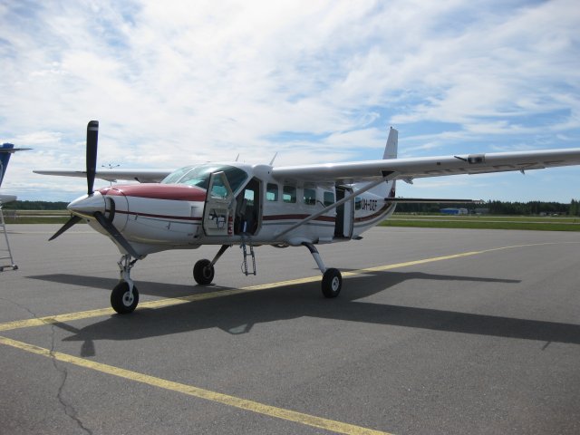 Cessna C208B Grand Caravan OH-DZF EFPO 2010-06-17