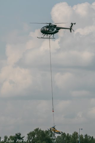 OH-HJH. Jokavuotiset Ivalon Watercross kisat ajettiin 29.7. Helteinen kesäsää suosi kisoja. Uponneet kelkat nostettiin helikopterilla joen pohjasta.