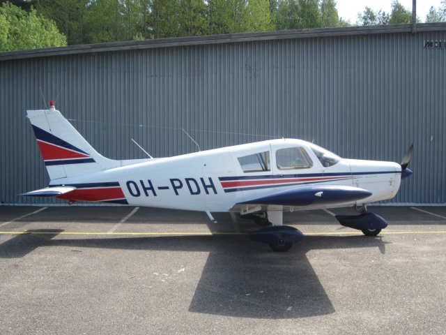 Piper PA-28-140 Cherokee F OH-PDH EFHN 2014-05-24