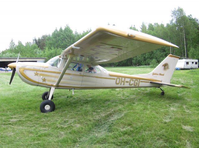 Reims Cessna F172H Skyhawk OH-CGI EFHN 2014-06-07