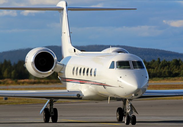 CS-DKF Gulfstream G550