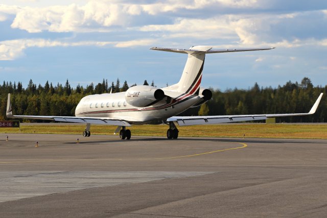 CS-DKF Gulfstream G550