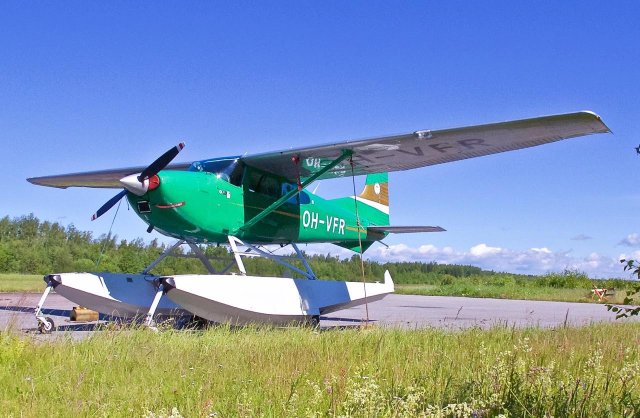 Cessna C180 Skywagon OH-VFR EFHN 2014-07-04