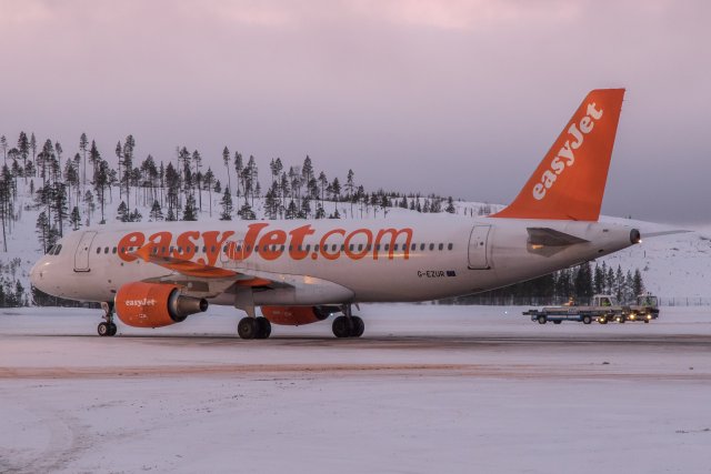 G-EZUR. easyJet Airbus suoraan Lontoosta.