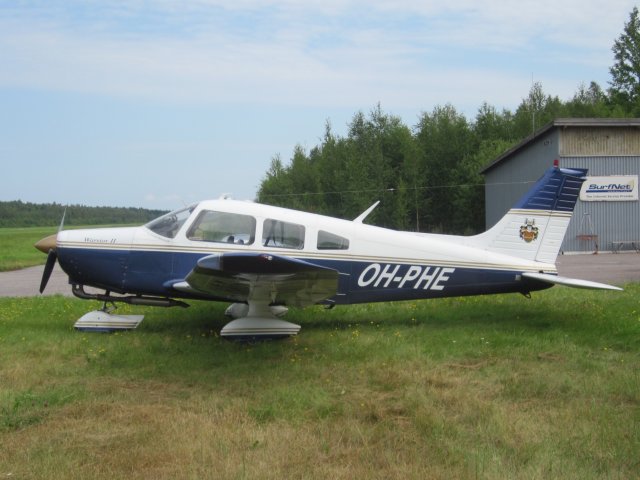 Piper PA-28-161 Warrior II OH-PHE EFHN 2014-07-30