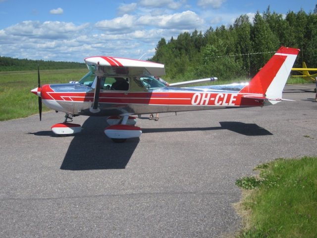 Cessna C152 II OH-CLE EFHN 2015-07-05