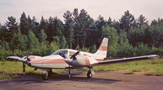 Piper PA-34-220T Seneca N300AN EFHN 1995-07-21