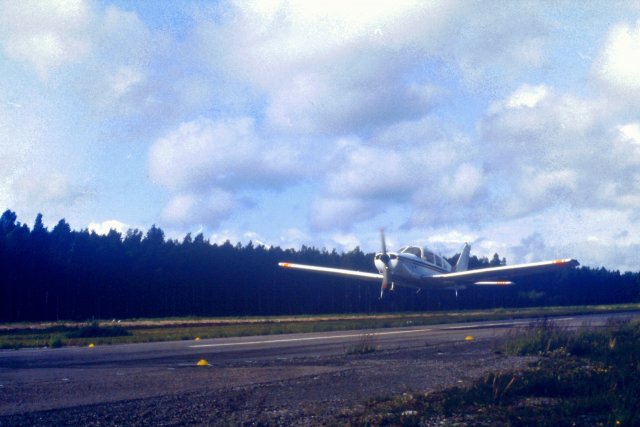 Piper PA-28 Cherokee EFHN 1987-06