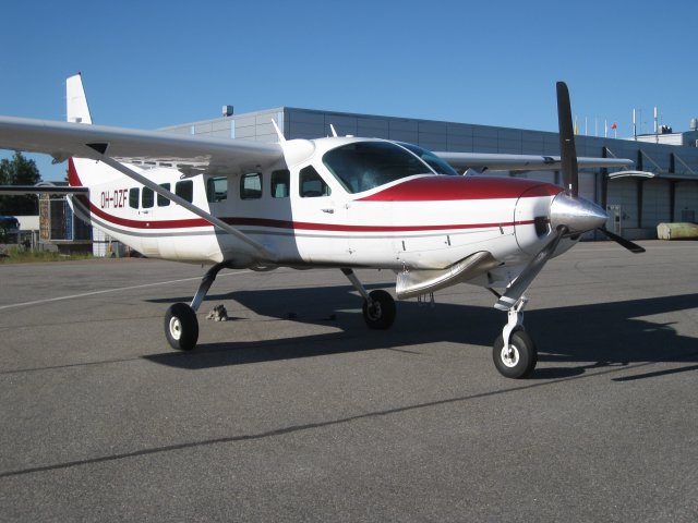 Cessna C208B Grand Caravan OH-DZF EFTU 2010-06-17