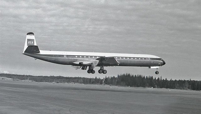 De Havilland DH106 Comet 4B G-APM? EFHK 1962-09-16(?)