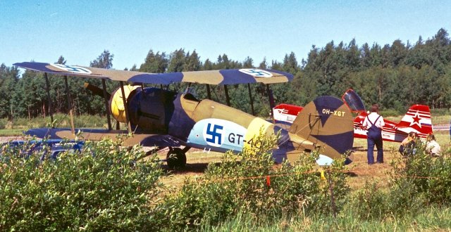 Gloster Gauntlet Mk. II OH-XGT & Sukhoi Su-26 RA-3266(?) EFHN 1993-06-05