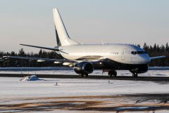 6.3 9H-OME Boeing 737-505 Brysselistä.