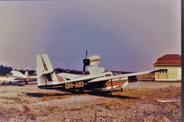 Lake LA-4-200 Buccaneer OH-AKI EFHN 1989