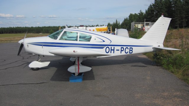 Piper PA-28-140 Cherokee B OH-PCB EFJM 2011-07-20