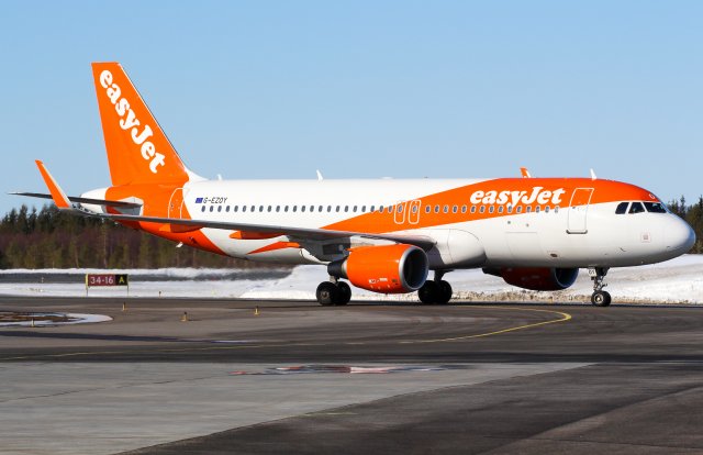 8.4 G-EZOY Airbus A320-214