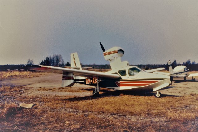 Lake LA-4-200 Buccaneer OH-AKI EFHN 1989