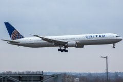 United Airlines Boeing 767-424(ER) N76054