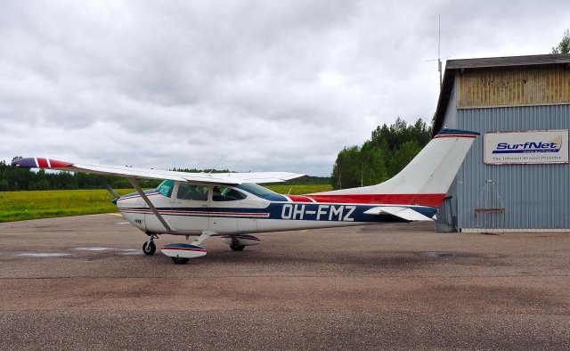 Cessna 182P Skylane OH-FMZ EFHN 2016-08-16