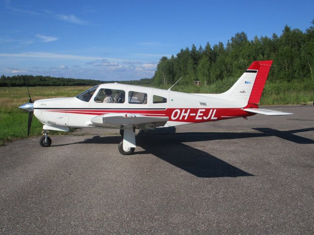 Piper PA-28R-201 Arrow OH-EJL EFHN 2008-07-12