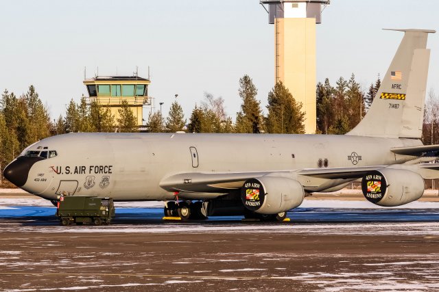 28.10 Boeing KC-135 Stratotanker 57-1487