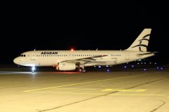 Aegean A320 SX-DGV rullaamassa platalle Rodoksen keikalta tänä iltana.