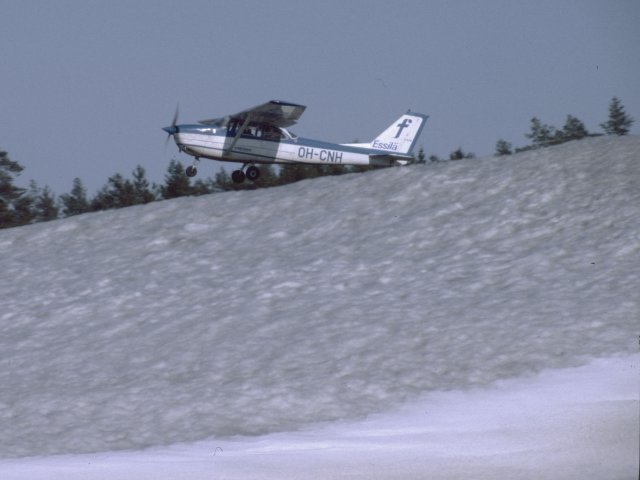 Cessna F172H OH-CNH EFKU 1981-04-17