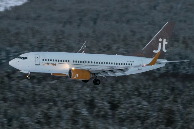 OY-JTS. Finnairin vuoro lennettiin Jet Timen Boeing 737 koneella.