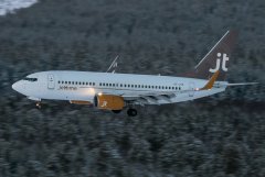 OY-JTS. Finnairin vuoro lennettiin Jet Timen Boeing 737 koneella.