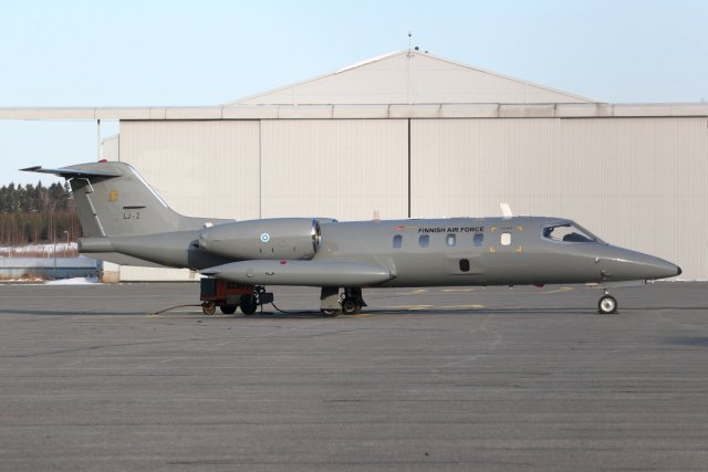 11.4.2019 Ilmavoimien Learjet 35A/S LJ-2 platalla