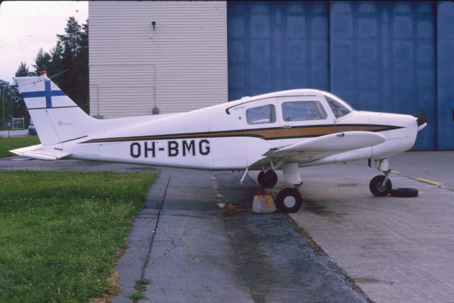 Beechcraft A.23-19 Musketeer Sport III OH-BMG EFKU 1984