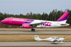 HA-LPO Wizz Air A320-200 & OH-DMD