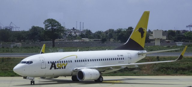 Asky Airlines Boeing 737-7K9 ET-ANG