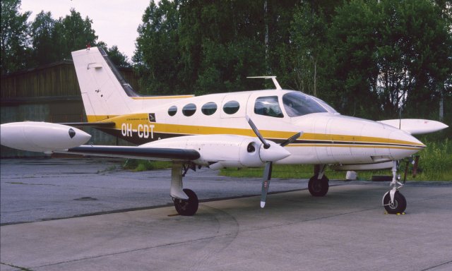 Cessna 401B OH-CDT EFKU 1984.