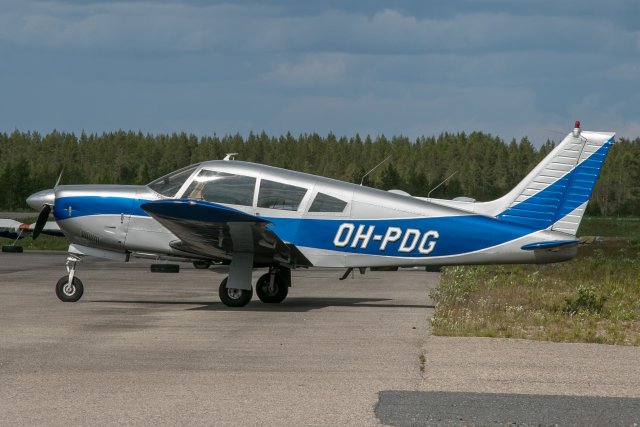 OH-PDG. Piper PA-28R-200 ArrowII. 18.6.2019 Pudasjärven lentokentällä kuvattuna.