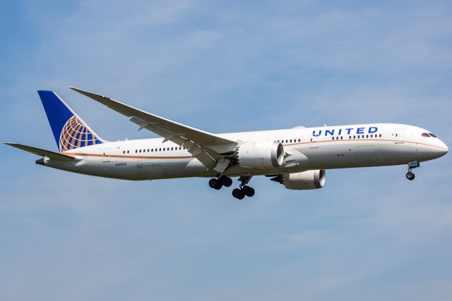 United Airlines Boeing 787-9 Dreamliner N36962