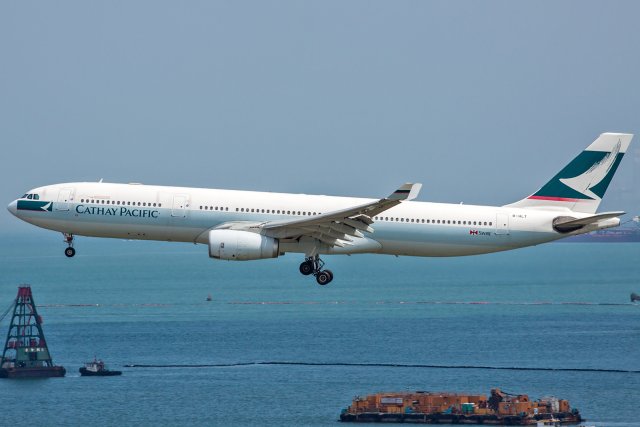 Cathay Pacific Airbus A330-343 B-HLT