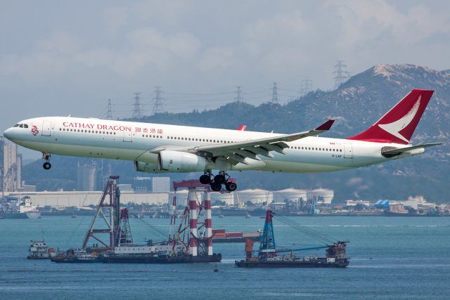 Cathay Dragon Airbus A330-343 B-LBF