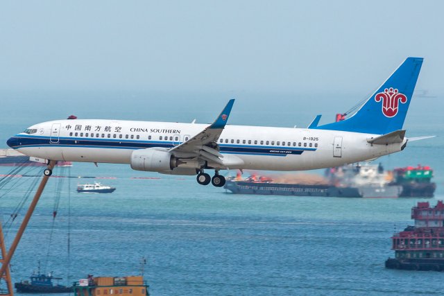 China Southern Airlines Boeing 737-86N(WL) B-1925