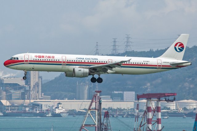 China Eastern Airlines Airbus A321-211 B-6367