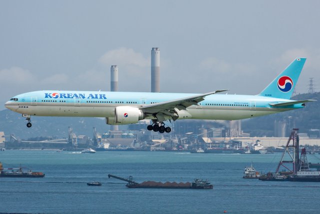 Korean Air Lines Boeing 777-3B5(ER) HL8010