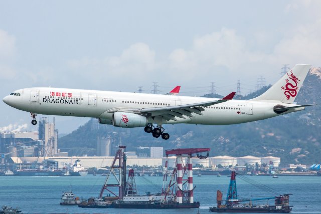 Dragonair (Cathay Dragon) Airbus A330-343 B-HYJ