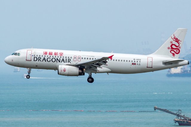 Cathay Dragon Airbus A320-232 B-HSG