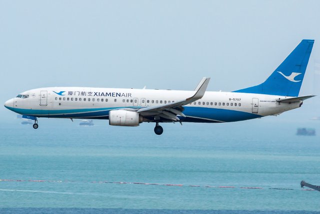 Xiamen Airlines Boeing 737-85C(WL) B-5707