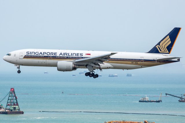 Singapore Airlines Boeing 777-212(ER) 9V-SQL